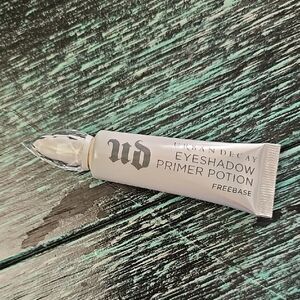 Urban Decay Eyeshadow Primer Potion